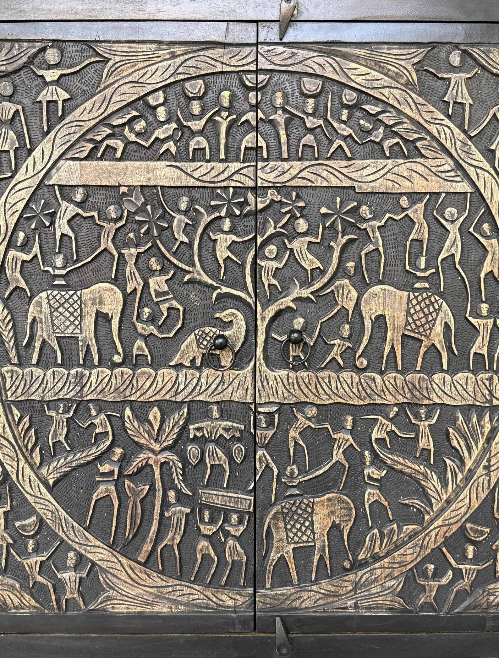 Warli tribal art carvings