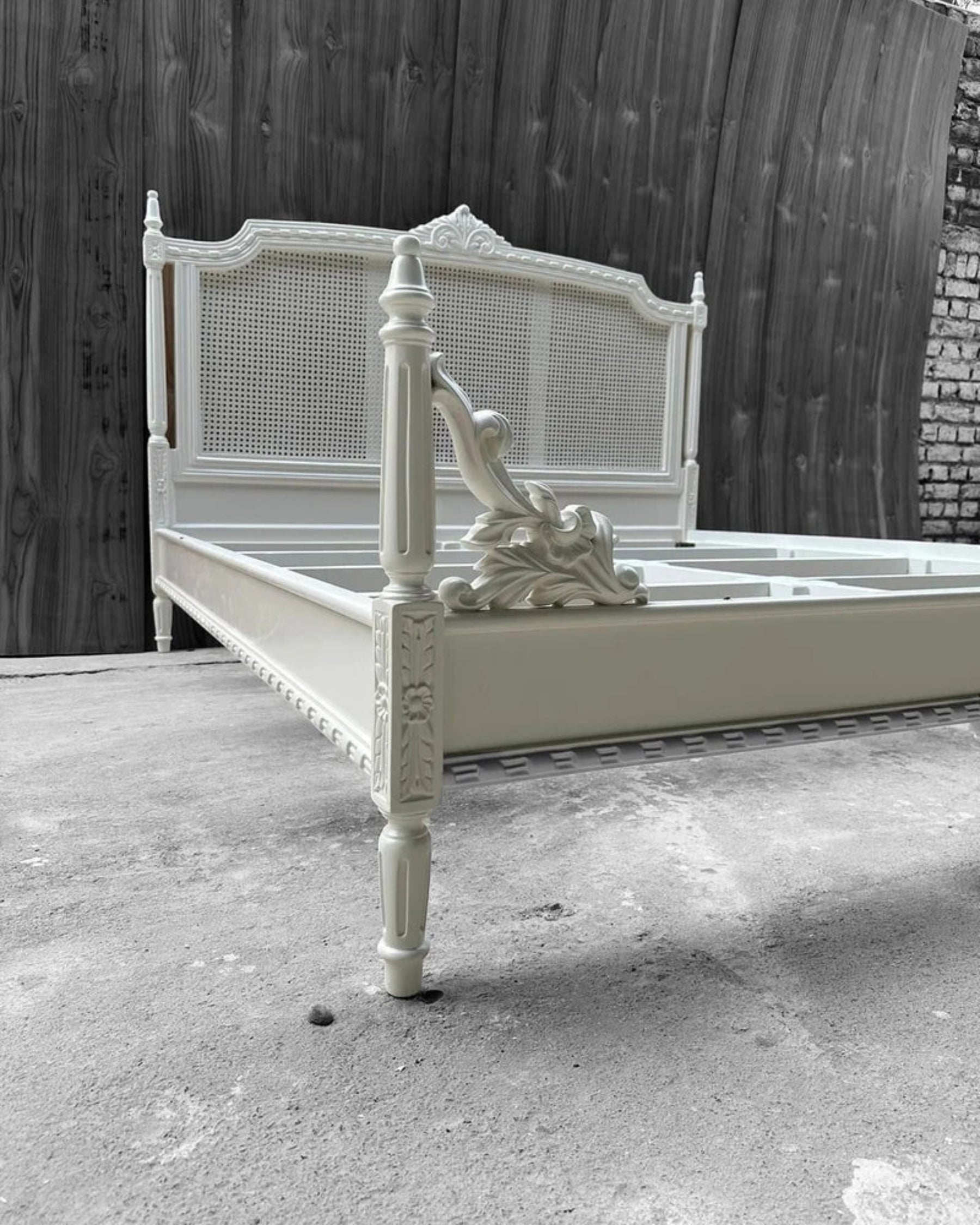 Carving Bed