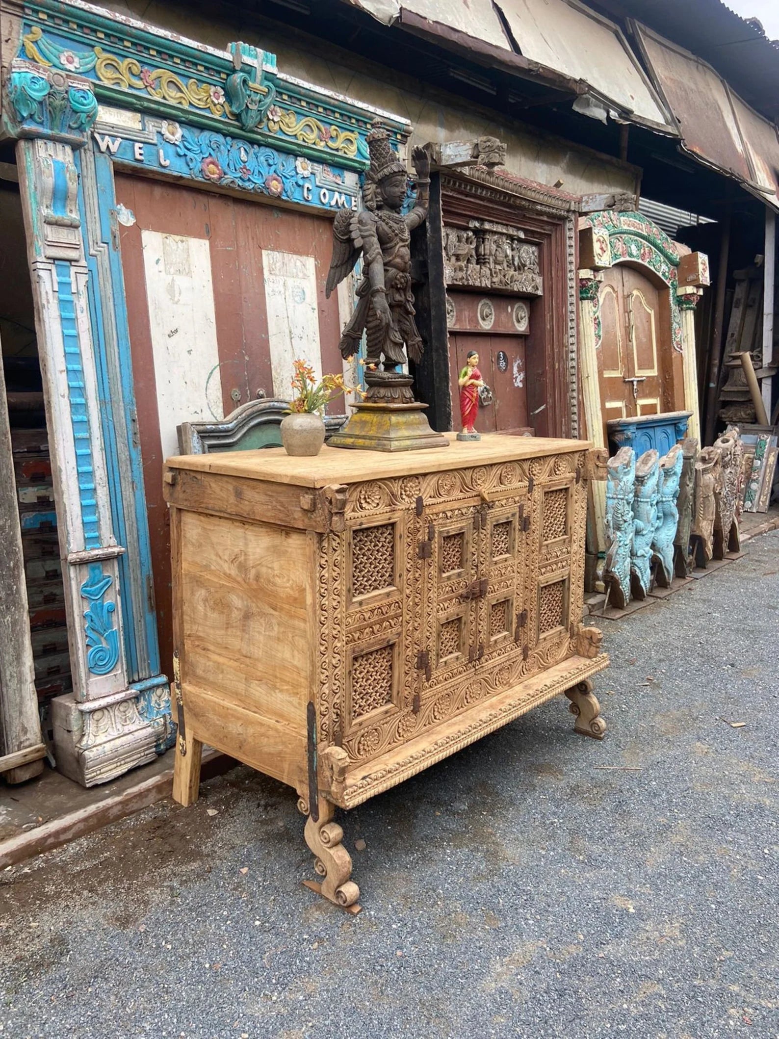 Hand Carved Indian Damchiya