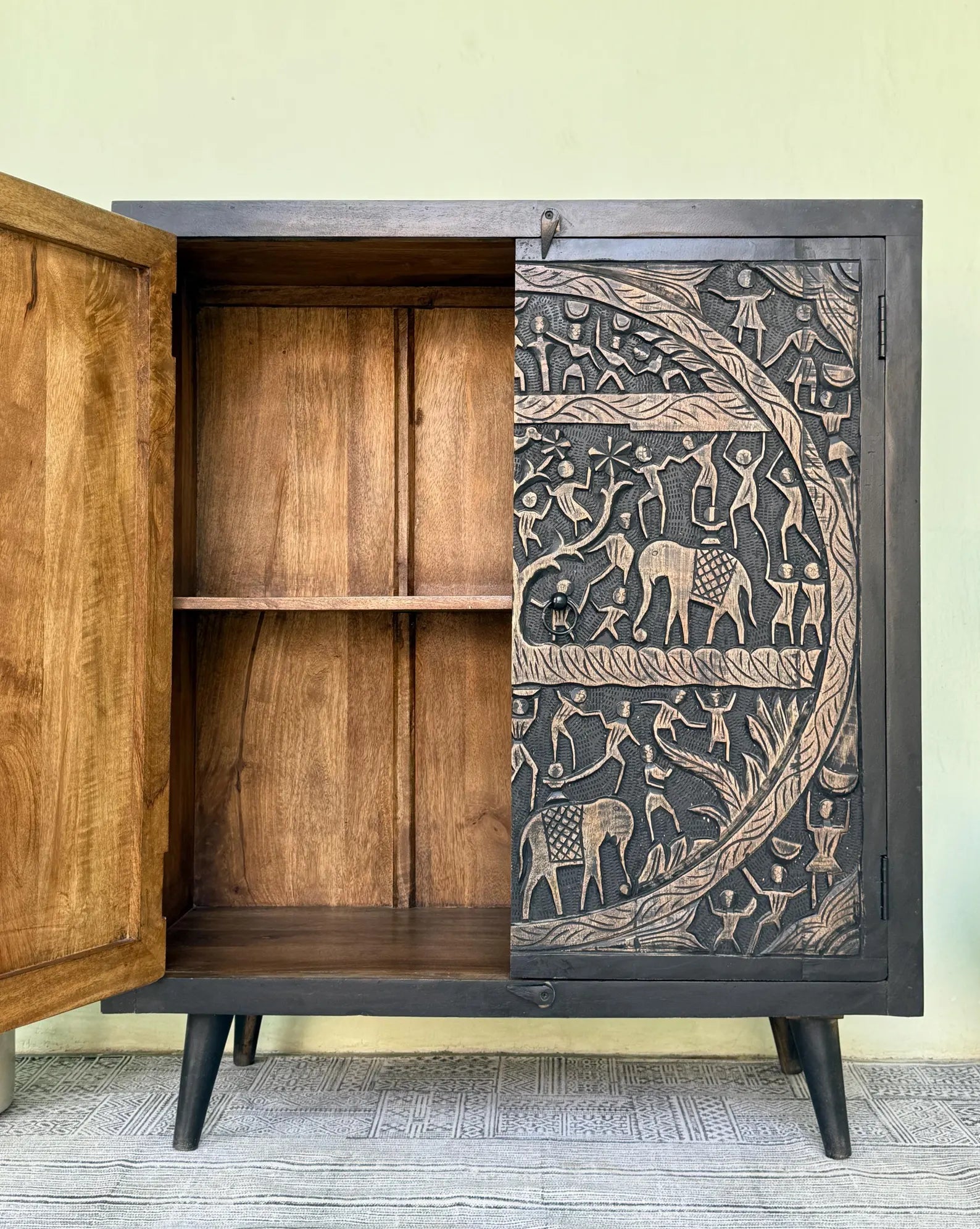 Damchiya Cabinet 